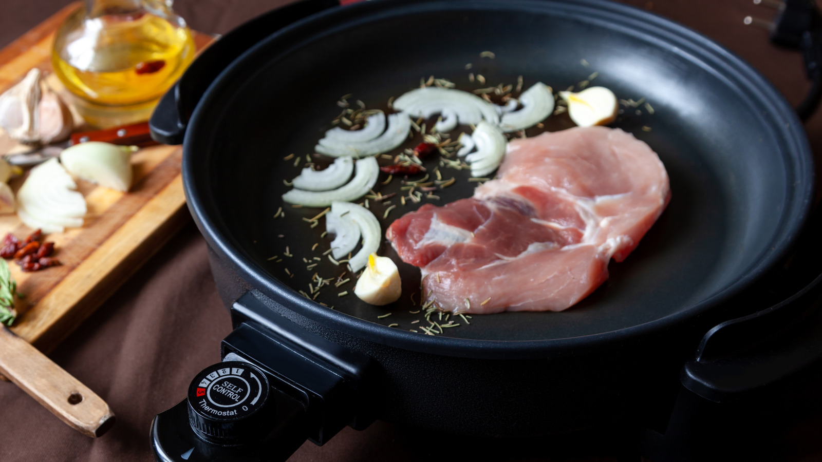 Round vs Rectangular Electric Skillet: Which Shape Wins?